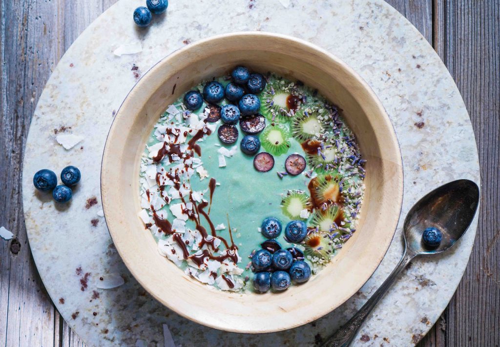 Spirulina smoothie bowl